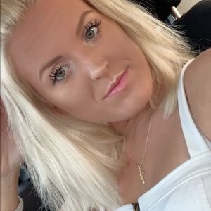 Meet your Posher, Alexis